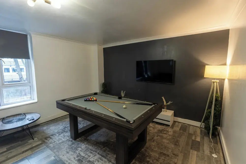 Housesleep14-freep-garden-bbq-patio-pooltable