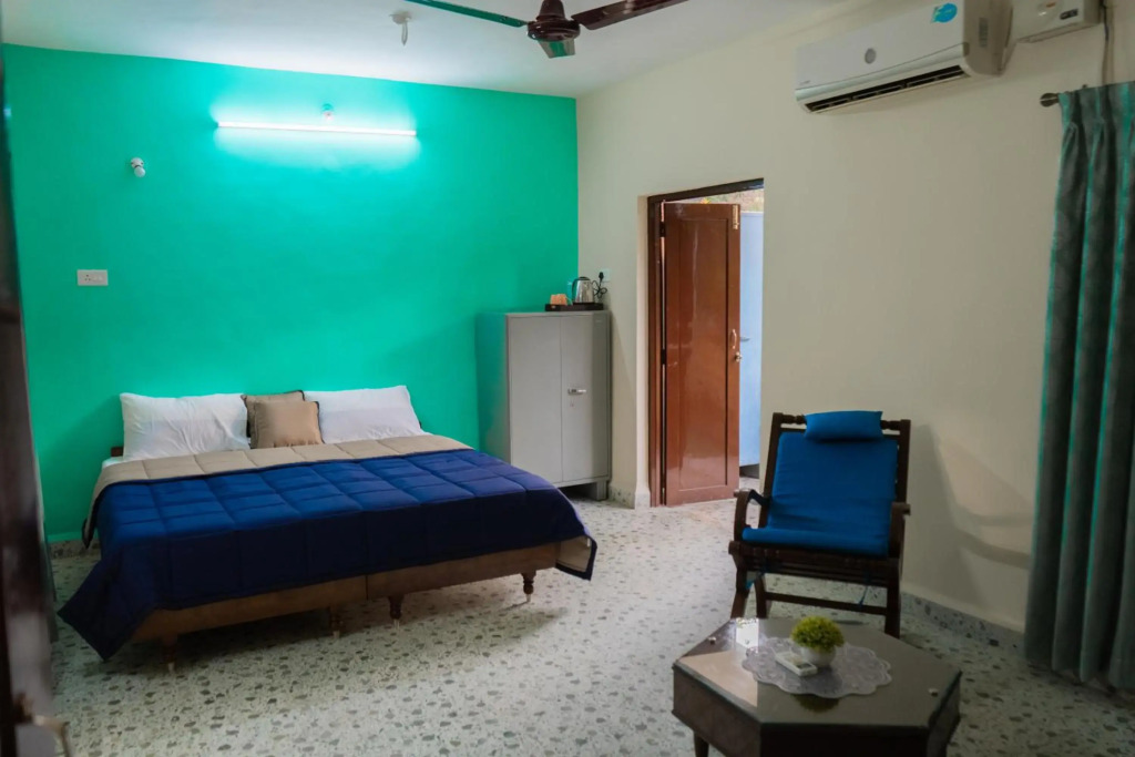 3 bedroom holiday home with free parking & Wi-Fi