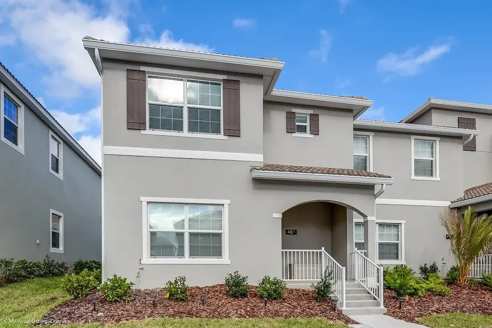 5 Bedroom 4 Bathroom Storey Lake