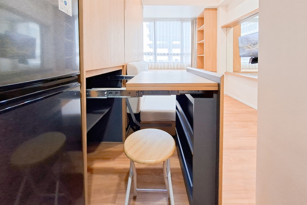 Comfortable And Relaxing Living In Studio At Apartment Collins Boulevard