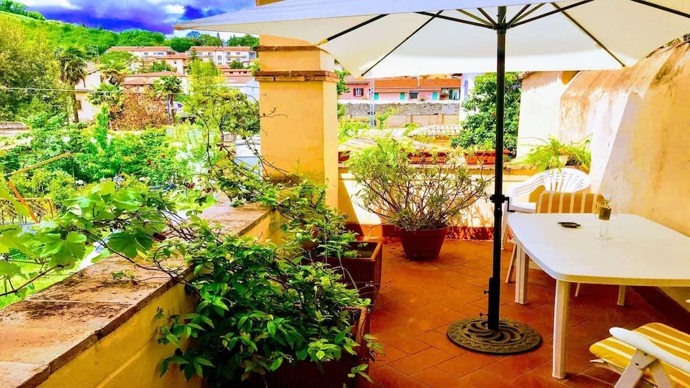 Spoleto Contessa Media, Central Spoleto, Sleeps 4