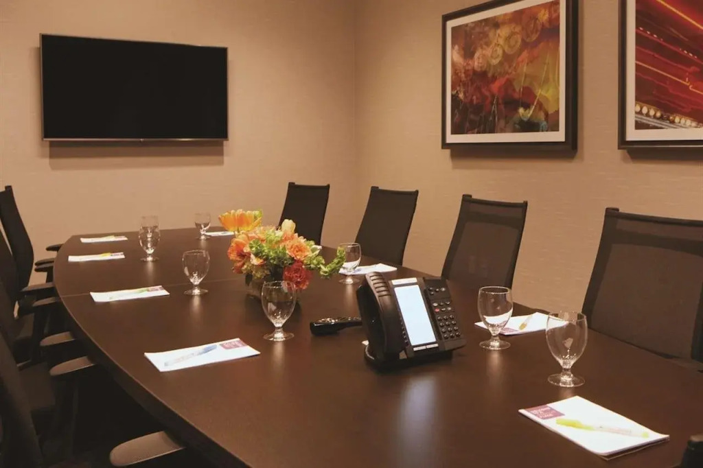 Hyatt Place Las Vegas at Silverton Village