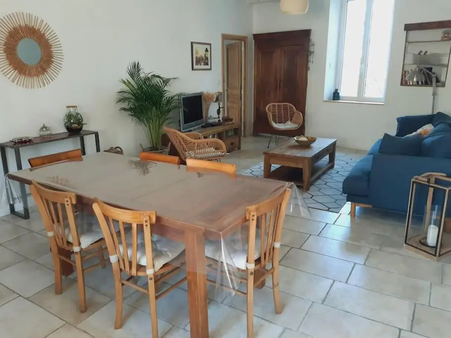 Le Logis du Moulin Gîte avec Jacuzzi, à 800m de la Cité Médiévale