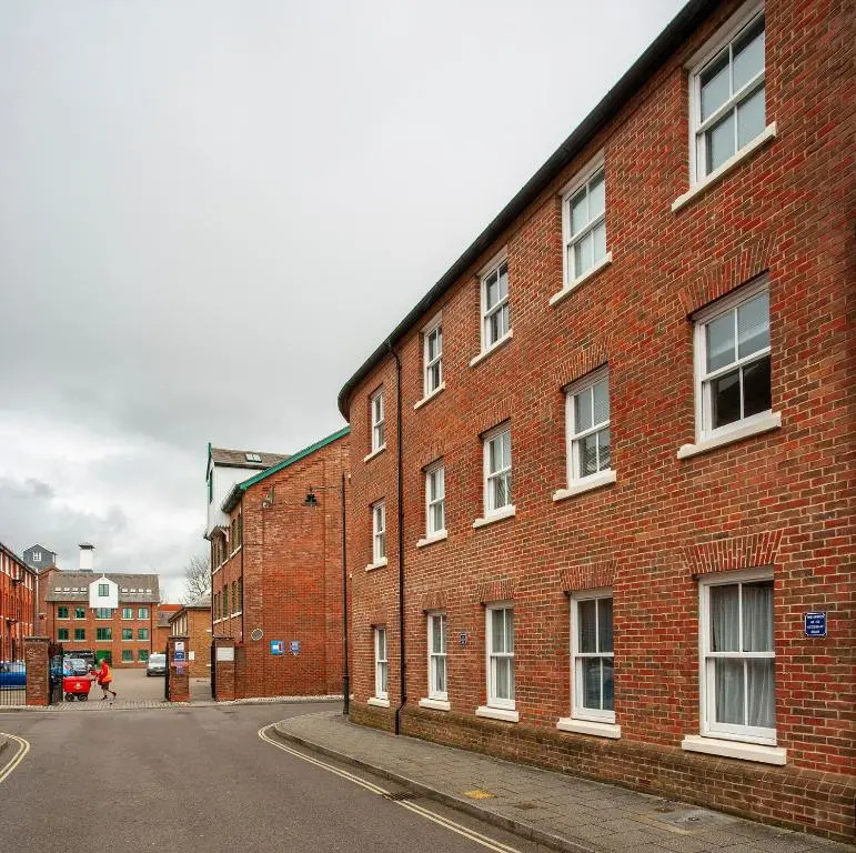 The Spires - Cosy apartment just outside of city centre
