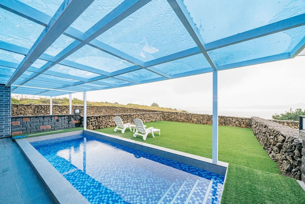 The Cloud Pool&Spa