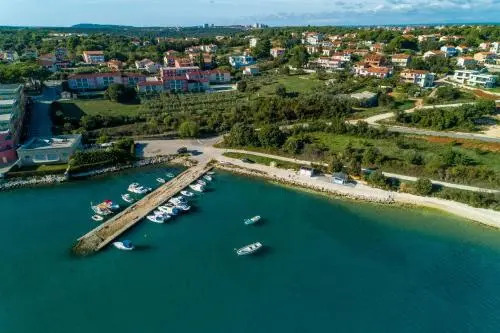 Apartments Davor 1676