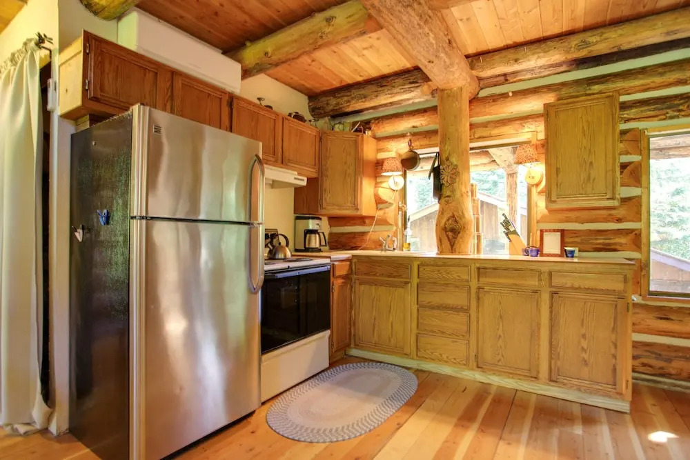 Cozy Easton Cabin w/ Wenatchee Nat'l Forest Views!