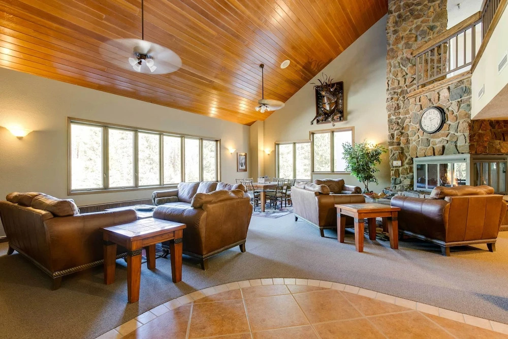 Ski-in/ski-out Winter Park Condo w/ Mountain Views