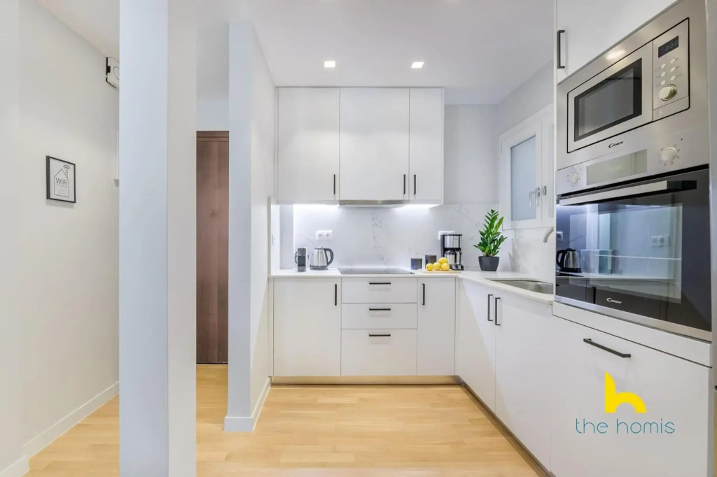 Sun-Splashed 2-BDR Corner Apartment with Hillside views!