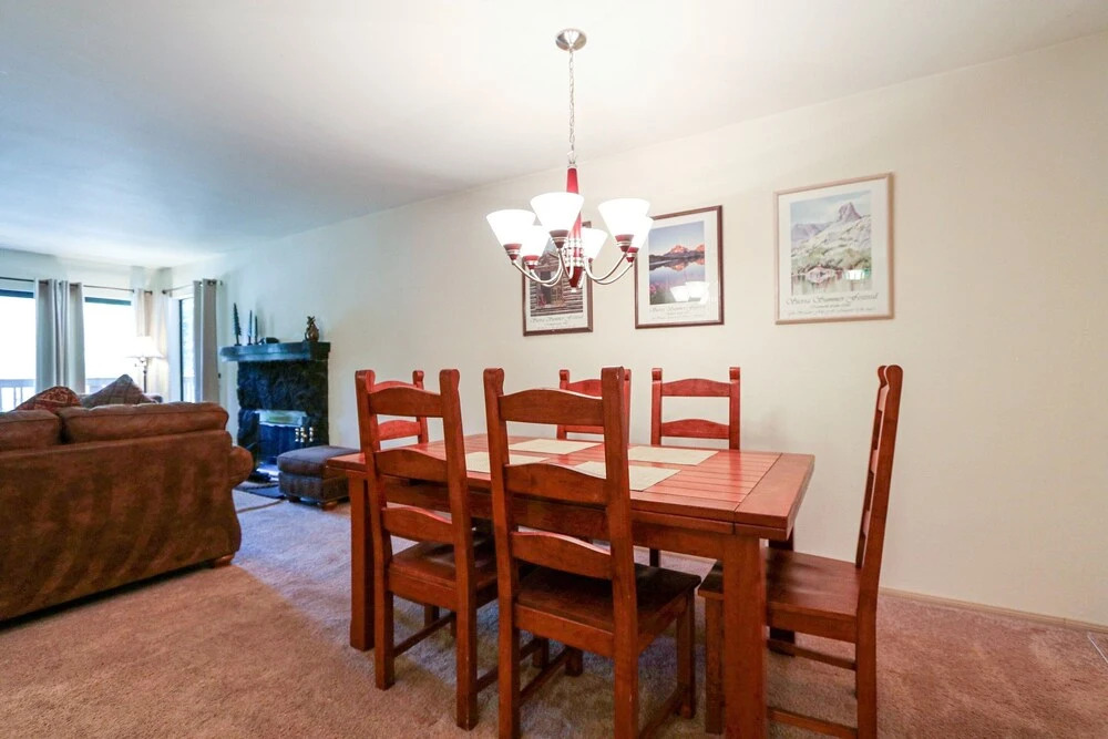 Summit 211 Spacious and Clean, Private Balcony, On Free Shuttle Route by RedAwning