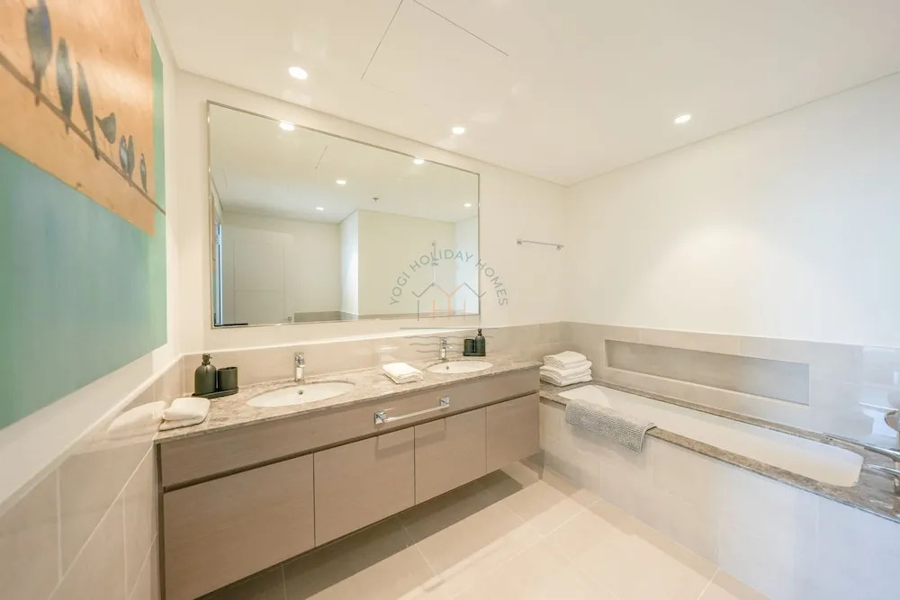 YOGI - Fabulous 2BR Apt Downtown