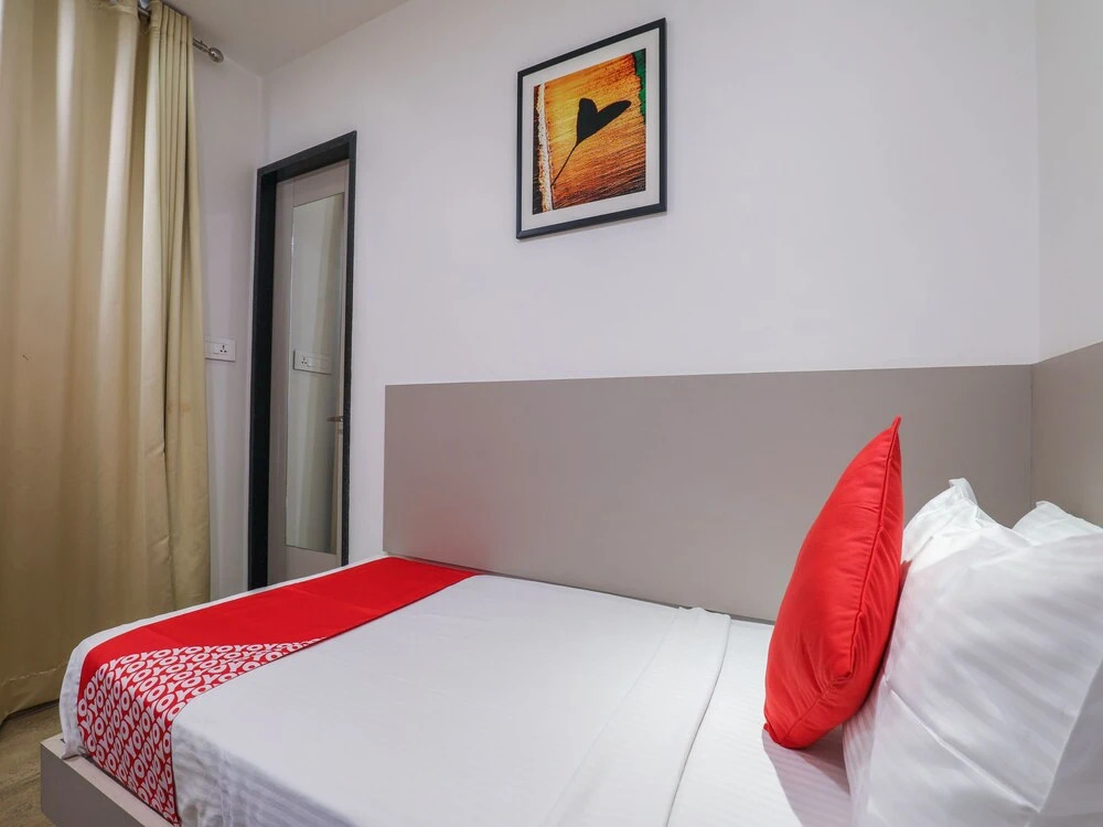 OYO 14282 Hotel Vivana