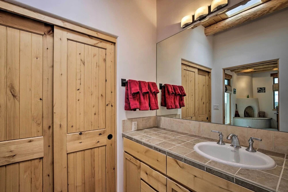 Adobe-style Home w/ Views < 5 Mi to Santa Fe Plaza