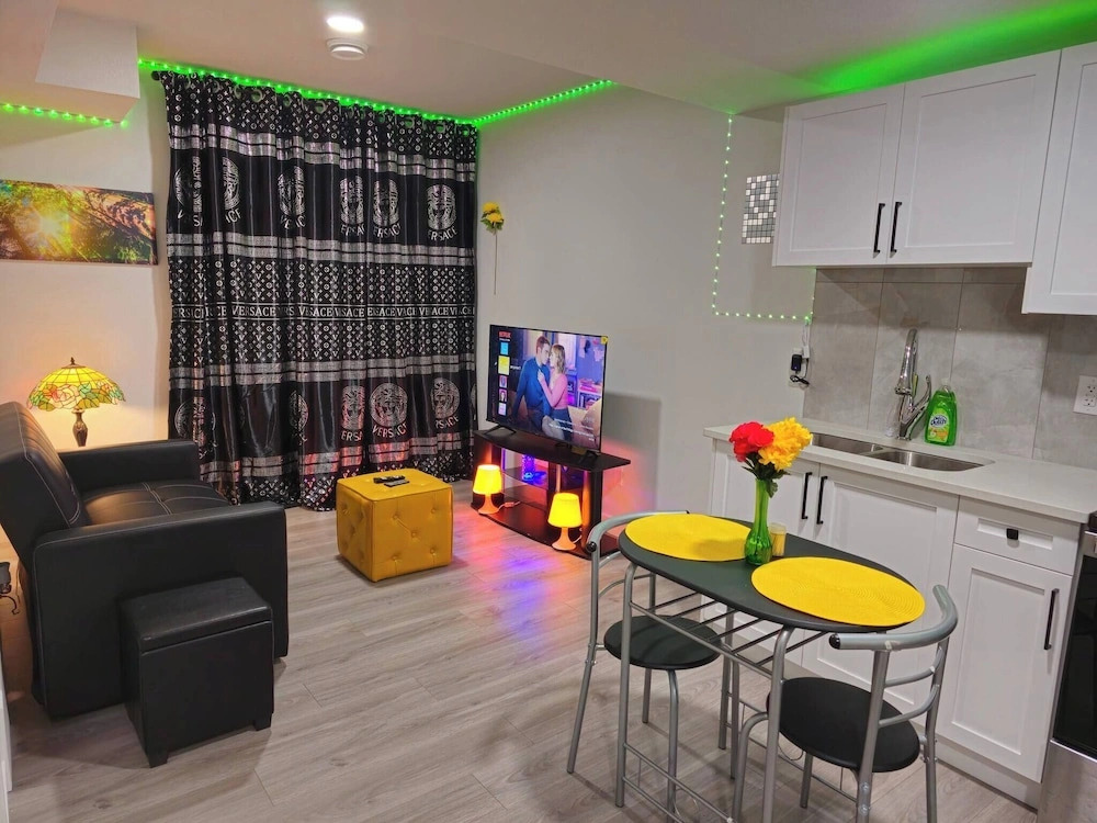Cozy Cautley Guest Suite, Near YEG Airport