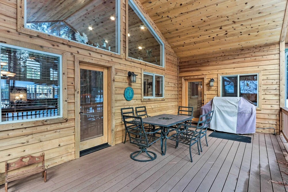 < 3 Mi to Pinetop Country Club: Luxe Cabin w/ Deck