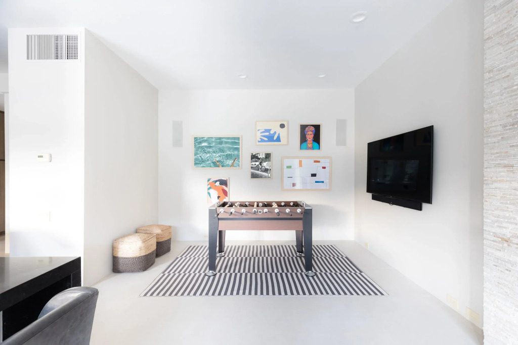 Moonshine by Avantstay Modern & Stylish Estate w/ Bar, Fire Pit & Hot Tub 5 bd