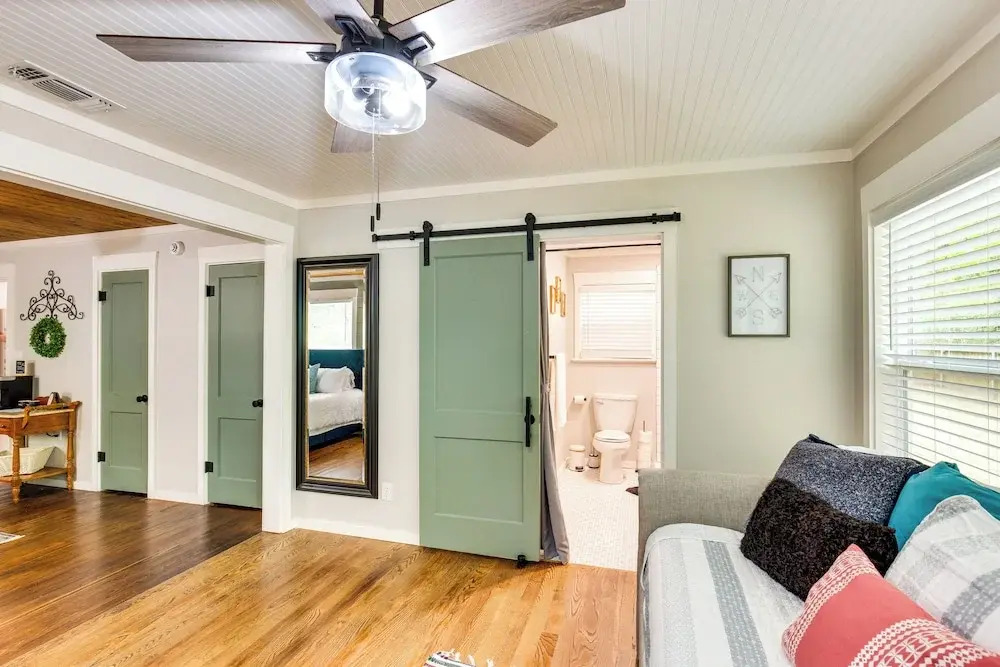 Lindale Vacation Rental w/ Deck & Grill!