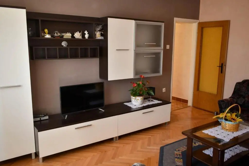 Two bedrooms apartment Vrsar Goga-max 4 pax, beach area