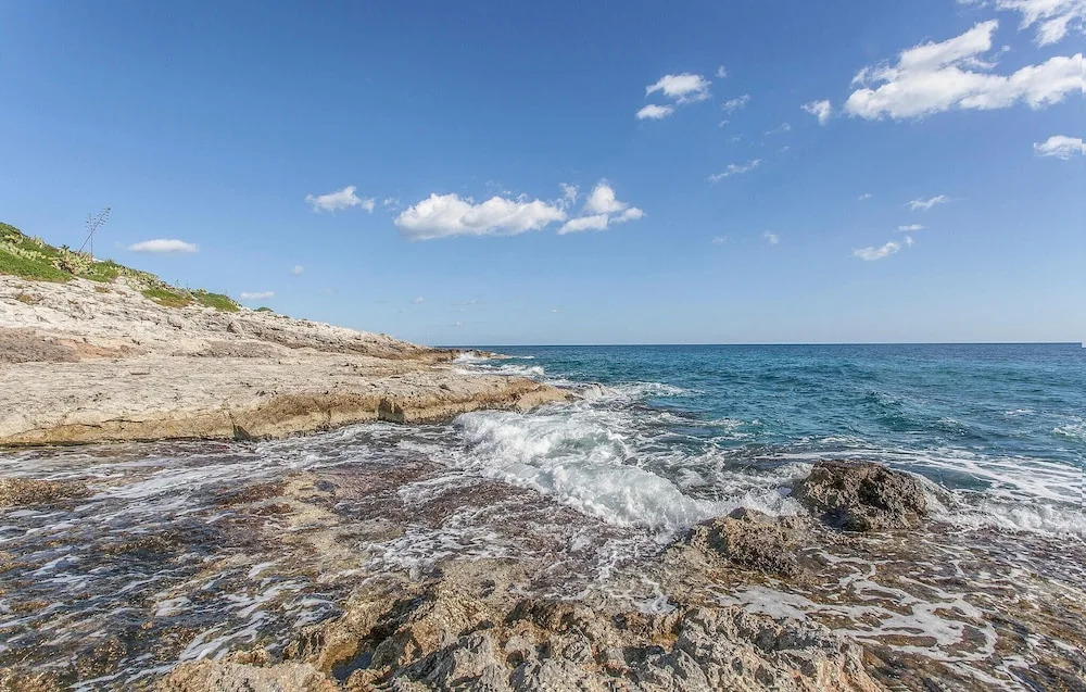 Amazing Home in Fontane Bianche With Wifi, 2 Bedrooms and Outdoor Swimming Pool
