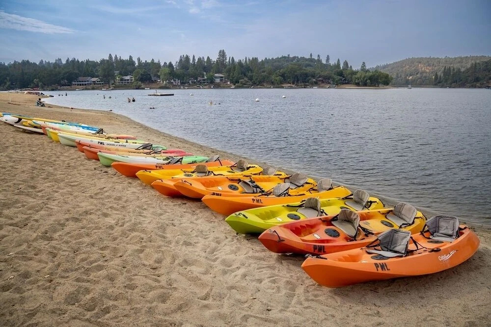 The Happy Place - Mountain Views and Amenities Galore by Yosemite Region Resorts
