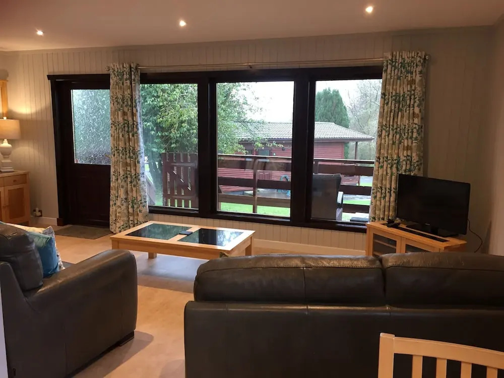 Primrose Lodge 7 with Hot Tub (H 2014) 57555