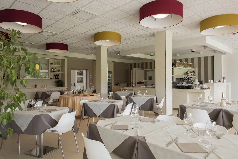 Eliopoli Beach Hostel & Restaurant
