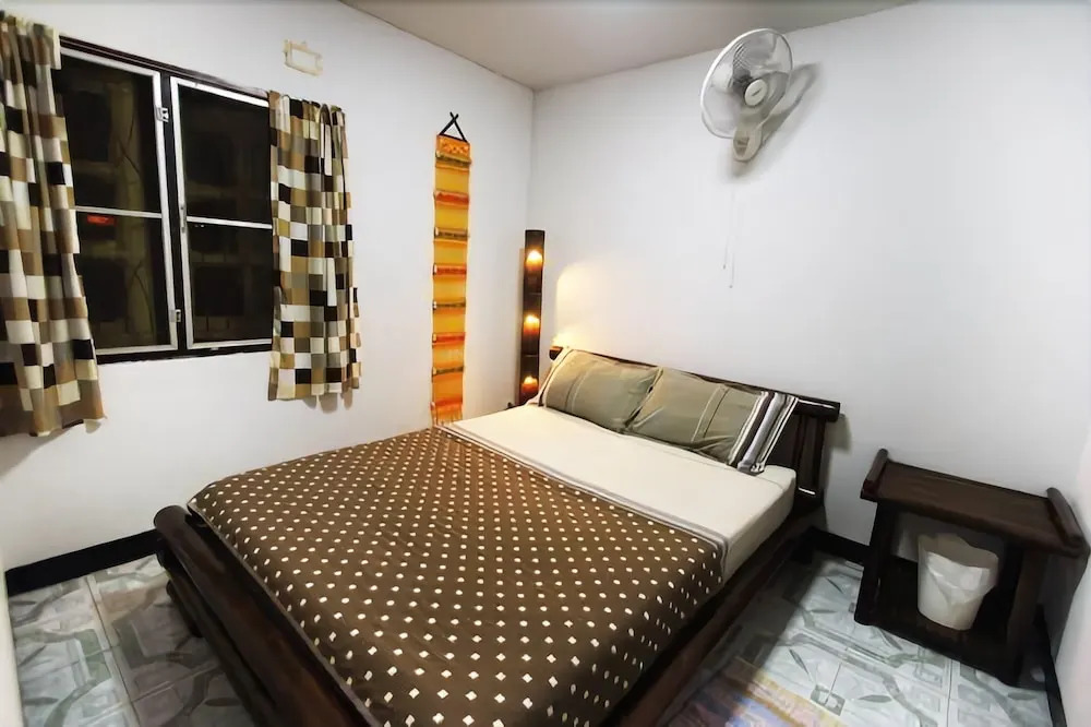 Be Beez Cafe and Guesthouse