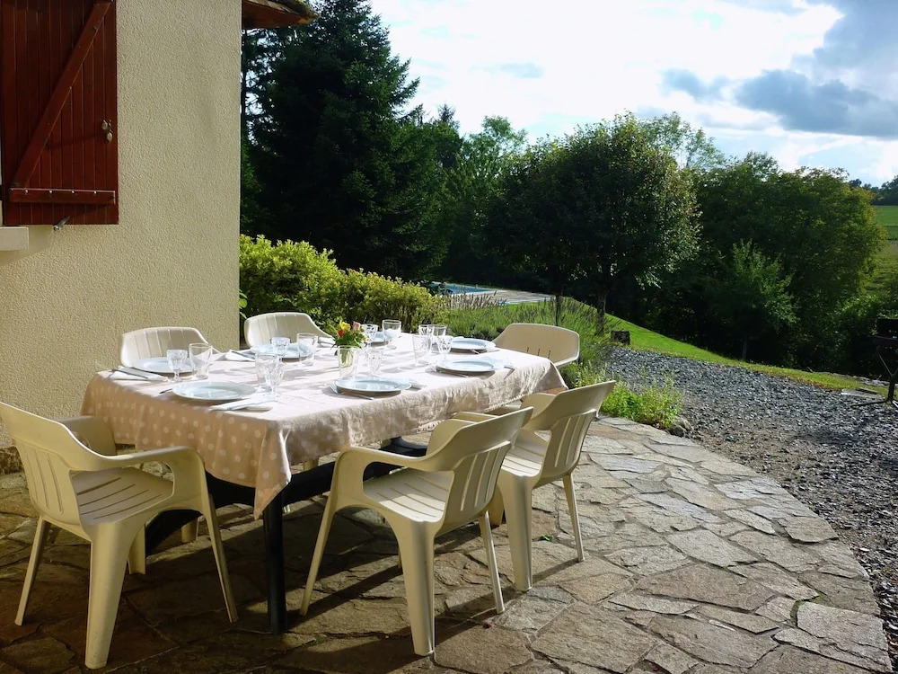 Lovely Villa in La Coquille with Swimming Pool