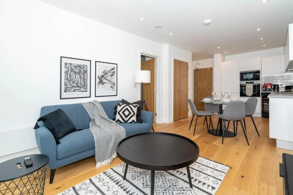 Deluxe 1 Bedroom Stylish Apartment - City Centre