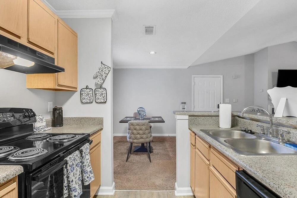 Oasis Getaway!!! Only Miles From Atl & Attractions 2 Bedroom Apts by Redawning