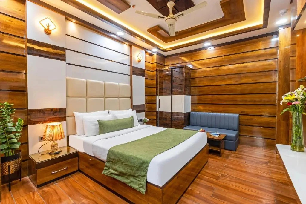 OPO Essential RODALI , Karol Bagh