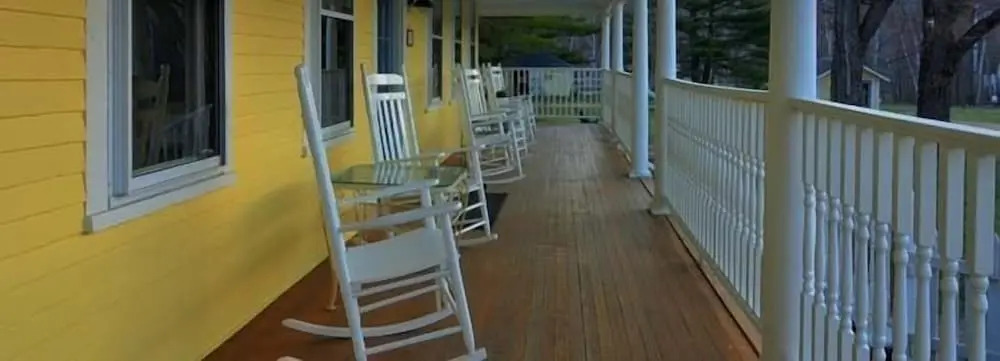 RiverWood Inn