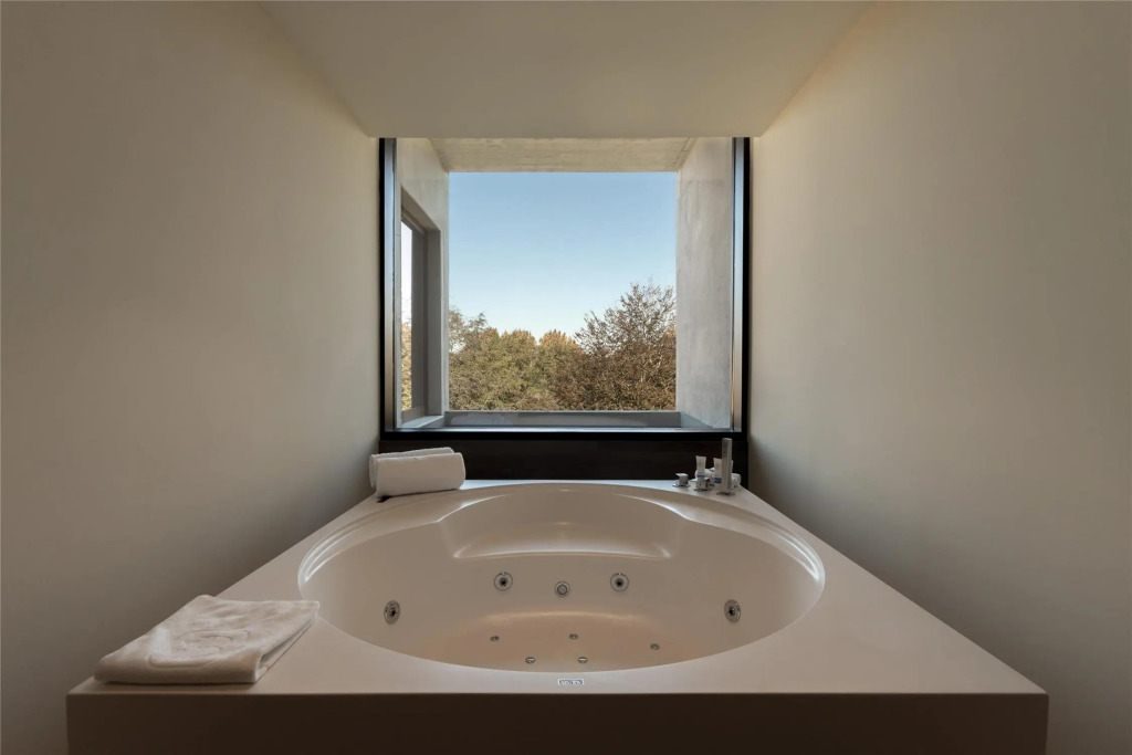 Boeira Garden Hotel Porto Gaia, Curio Collection by Hilton