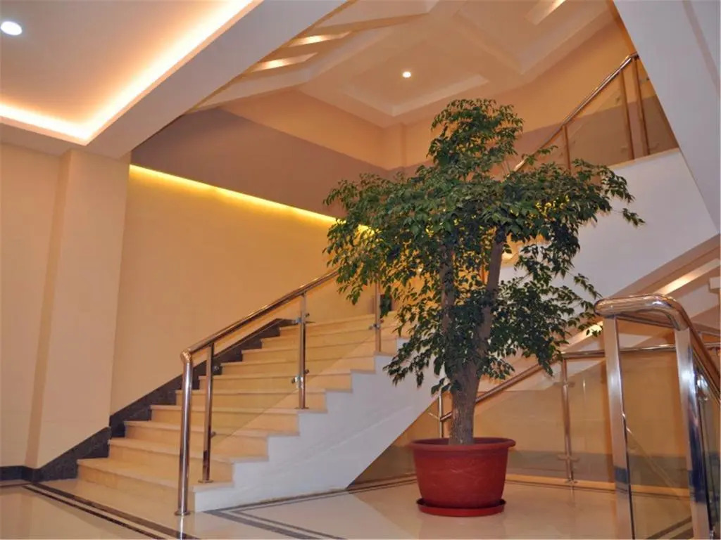 GreenTree Qinhuang Island Railway Station Business Hotel