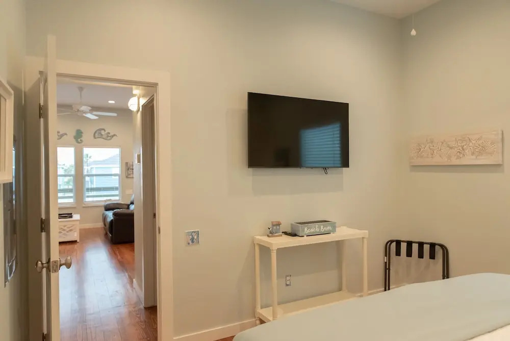 Turquoise Treehouse 2 Bedroom Home