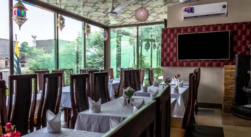Rose Palace Hotel, Gulberg