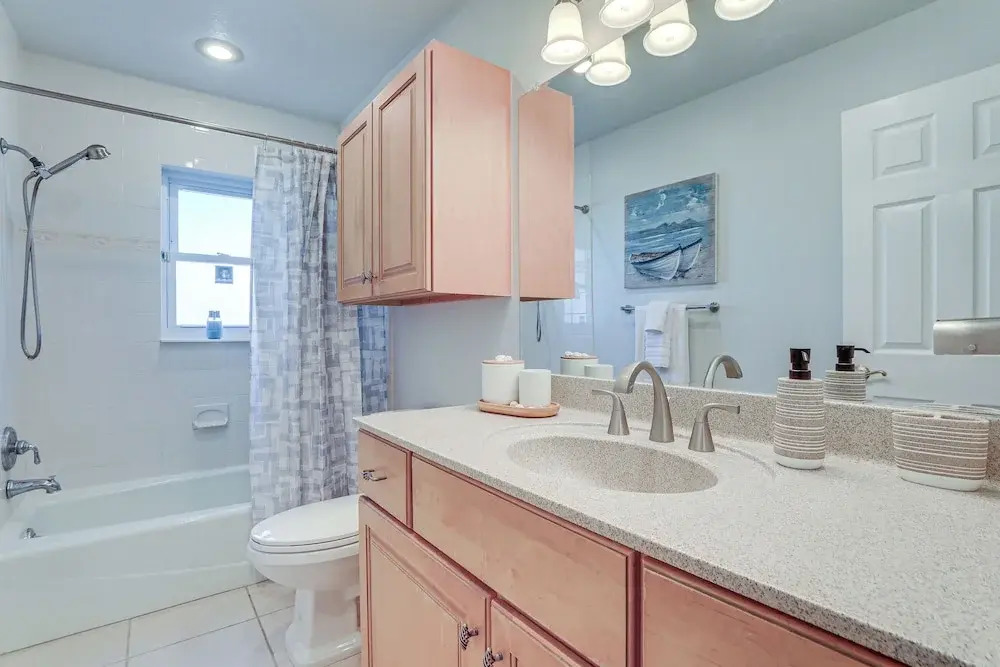 Pet-friendly Home w/ Heated Pool in Bradenton