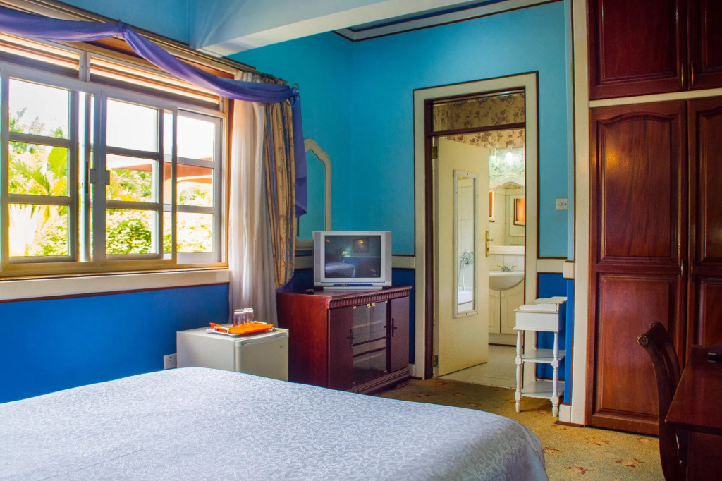 Islet Hotel