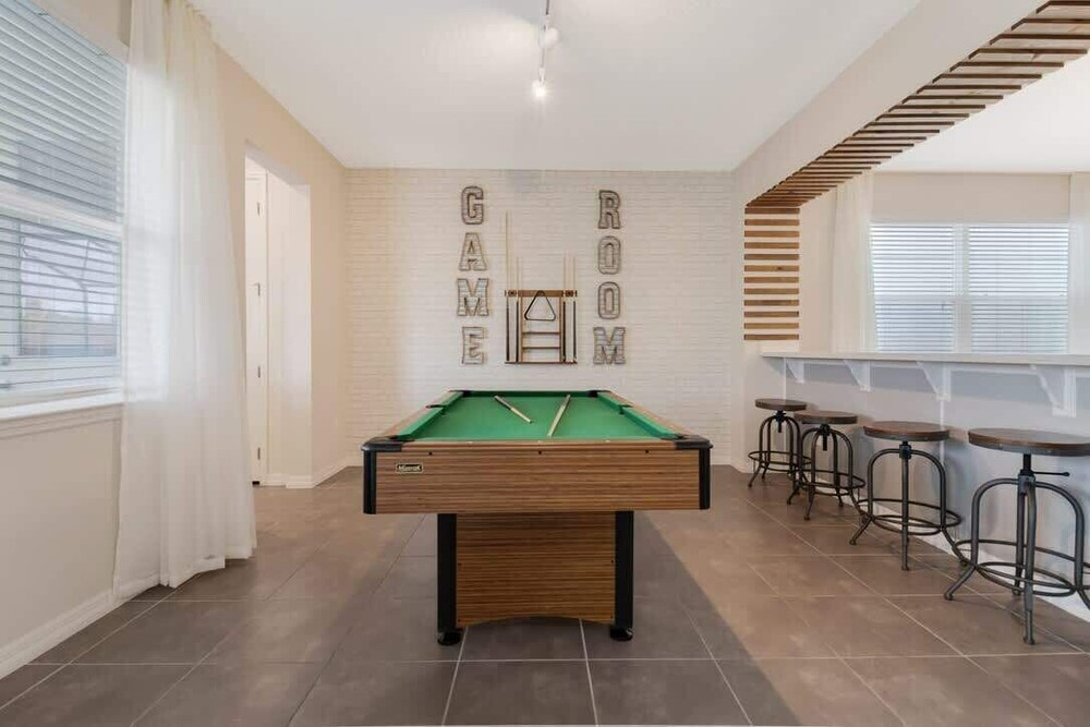 Upscale 9BR Stay With Pool and Themed Rooms