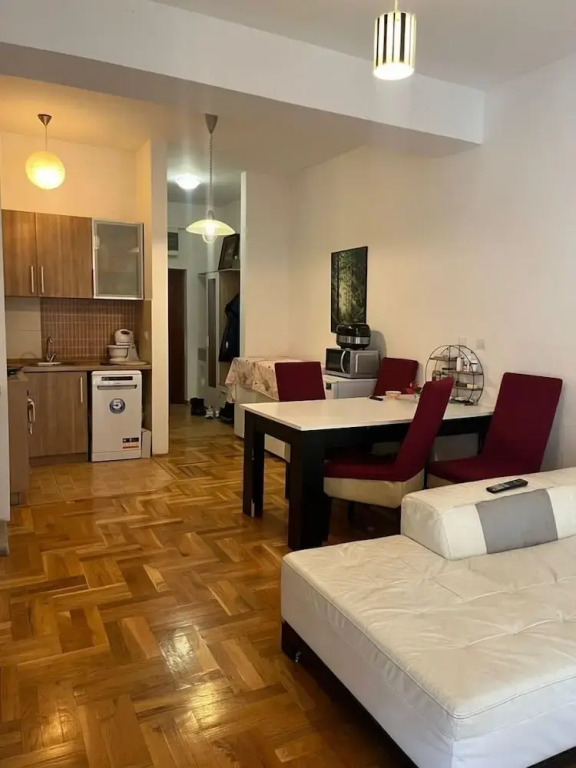 Club House Apartment with Garden and Pool