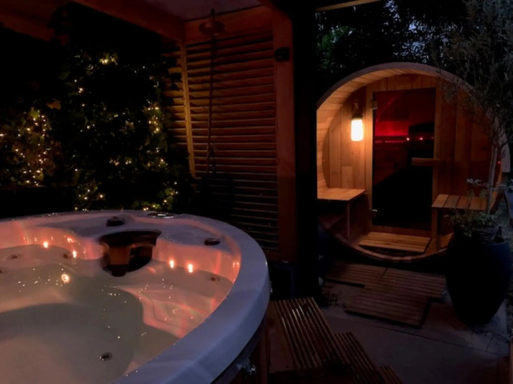 Cozy villa with wellness tub, sauna and spacious garden