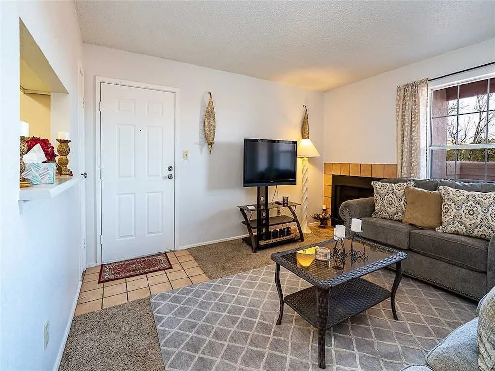 Zia Vista, 2 Bedrooms, Pool Access, Hot Tub, Fitness, Fireplace, Sleeps 4