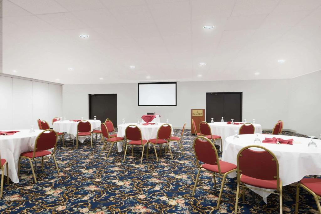 Ramada by Wyndham Watertown Thousand