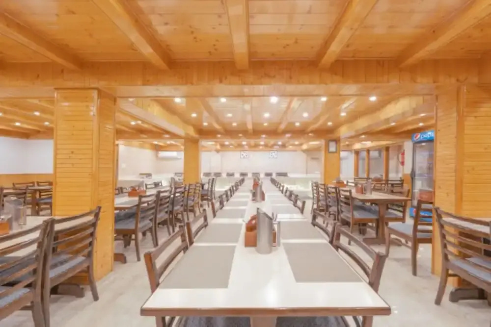 SNOW PEAK RETREAT & COTTAGES - MANALI (Centrally Heated)