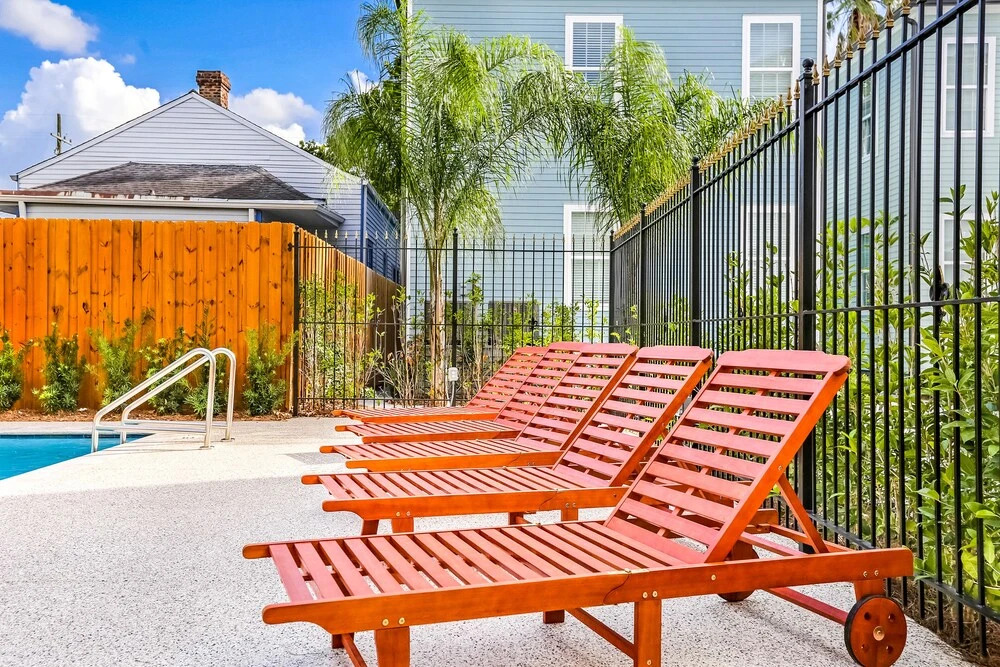 Stunning Modern and Fully-Upgraded 5 BR with Pool