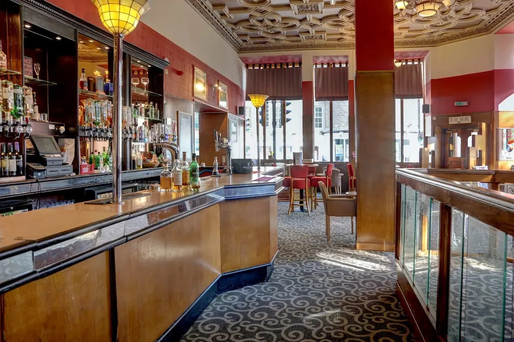 Queen's Hotel