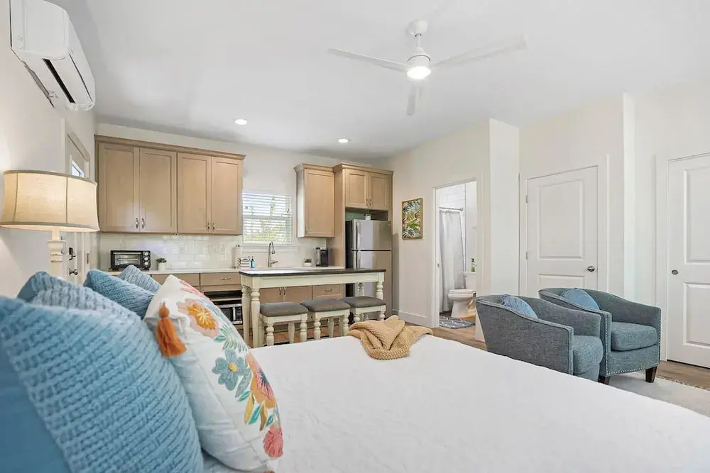 Downtown St Augustine Apt Smart TV Pack N Play