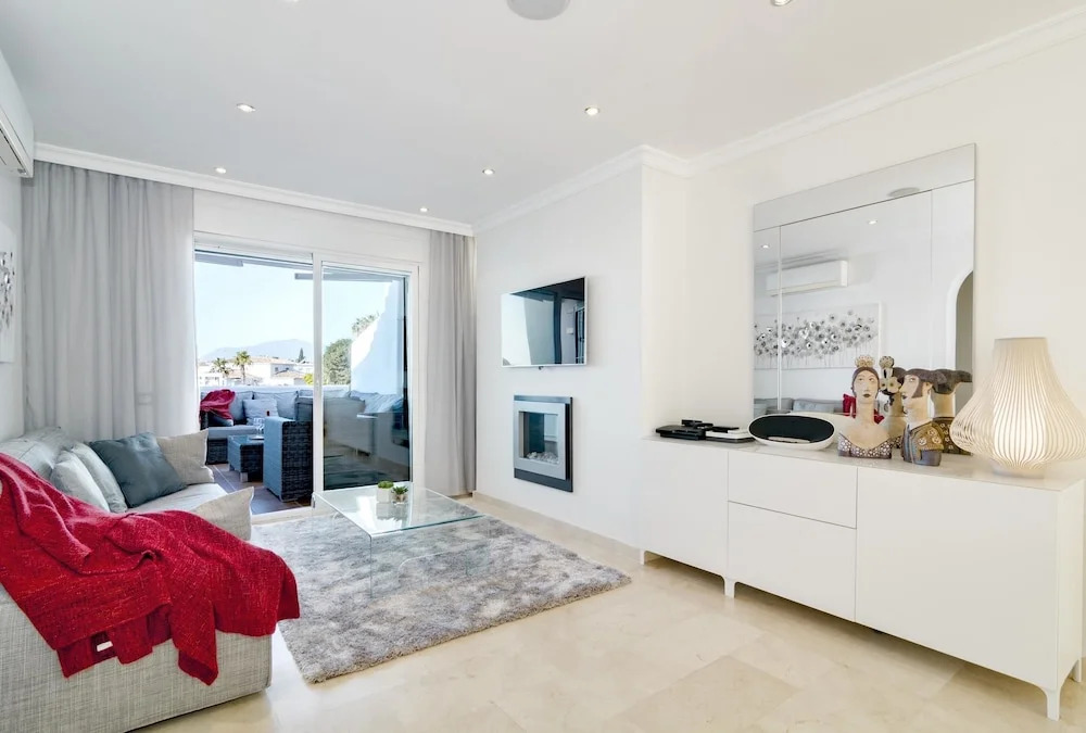 AGC28- 2 bedroom apt walking distance to beach