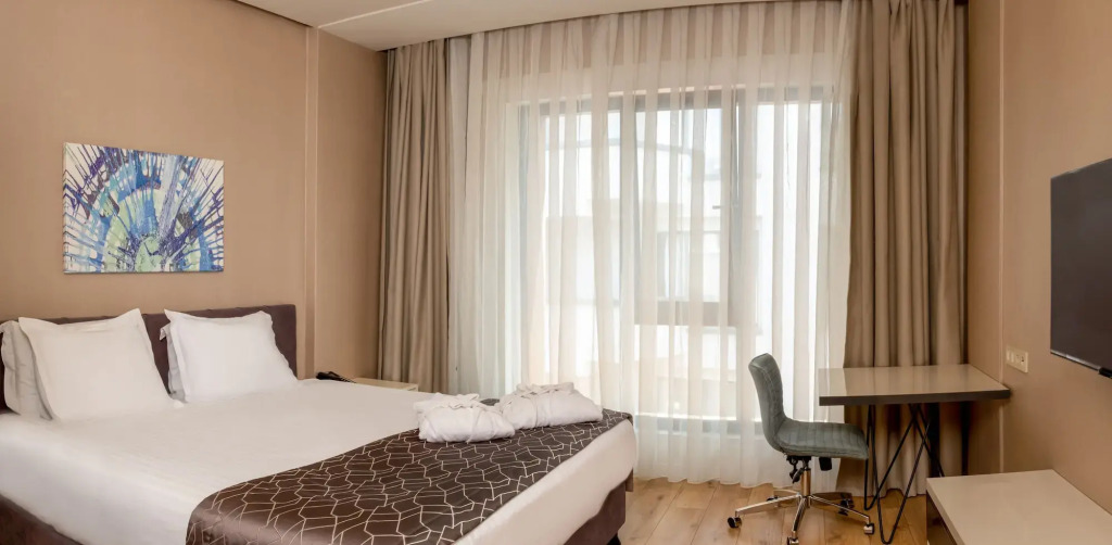 Elm Suite Hotel