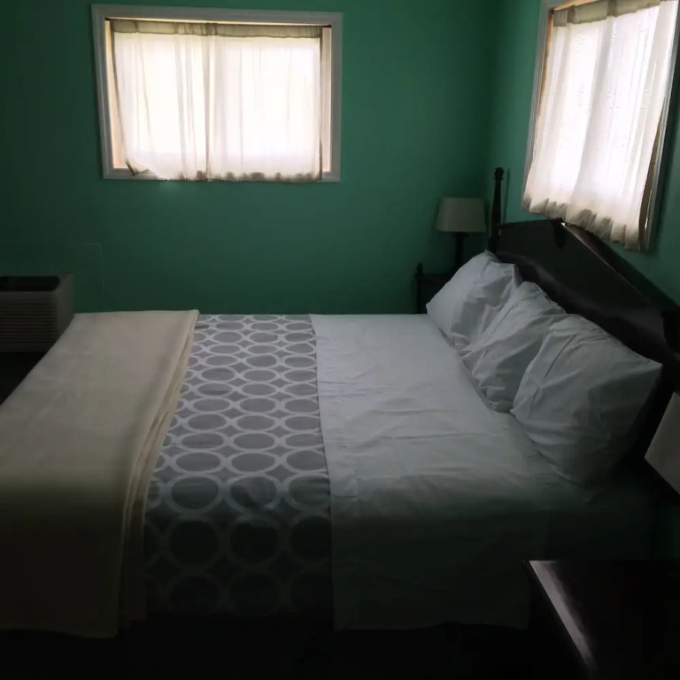 Dixie Plaza Hotel